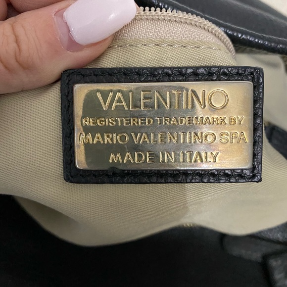 Black leather authentic Valentino bucket purse - Picture 3 of 4